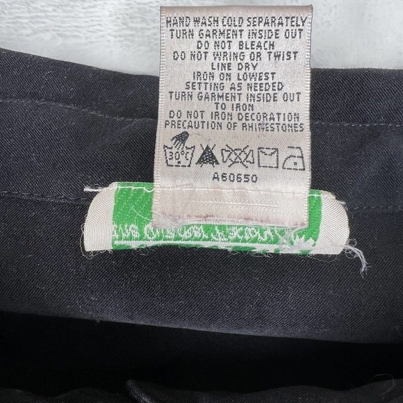 The Quacker Factory Black Button-up Stretch Snowflake Christmas Shirt Sz L - Picture 7 of 9